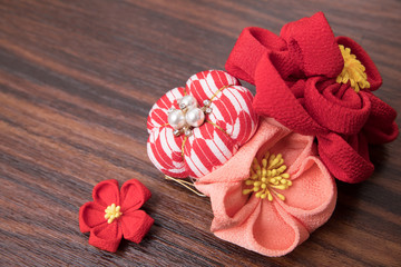 赤い花の髪飾り(デザイン用)