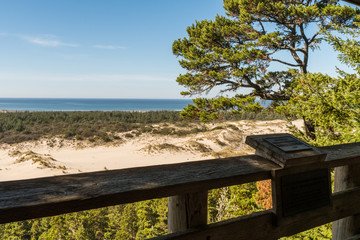 Fototapeta na wymiar Roofed gazebo in a high point of view over the dunes of Oregon