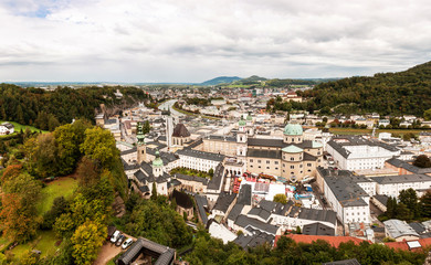 Obraz premium Salzburg city panorama with old and new city divided by river Salznach on summertime.