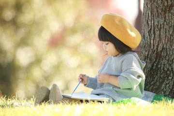 絵を描く女の子