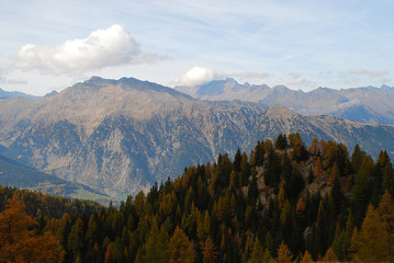 Hiking in the 'Hirzer' area with impressive autumn scenery