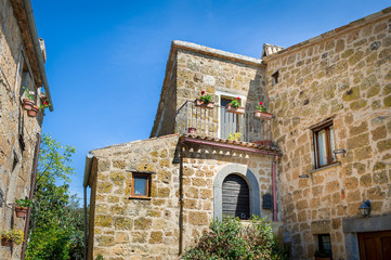 Fototapeta na wymiar Old house with balcony, Civita di Bagnoregio town
