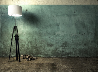leere türkisfarbene Wand aus Sichtbeton mit moderner Stehlampe