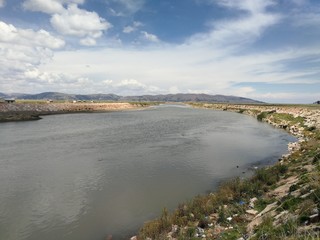 rio corriente cielo andino 