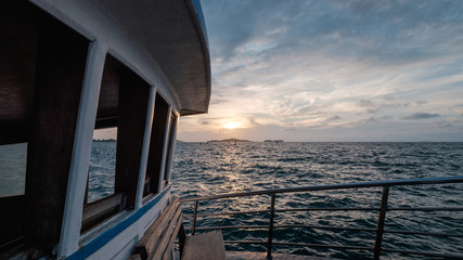 Obraz na płótnie Canvas Early Sunrise at Sea