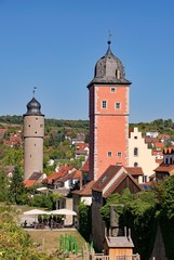Obraz premium Blick auf die Wachtürme der Altstadt von Ochsenfurt, Unterfranken, Bayern, Deutschland 