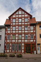 Fototapeta premium Fachwerkhaus in der Altstadt von Witzenhausen, Werra-Meißner-Kreis, Hessen, Deutschland 