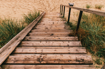Obraz premium Wooden stairs going down