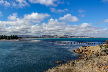 Obraz premium The Causeway Between Victor Harbour and Granite Island, South Australia