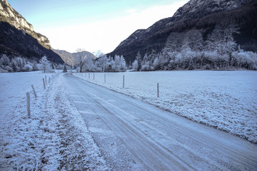Winterpanorama. Winterstraße. Winterurlaub. Österreich. Italy.
