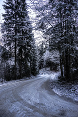 Fototapeta premium Winterpanorama. Winterstraße. Winterurlaub. Österreich. Italy.