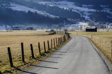 Obraz premium Winterpanorama. Winterstraße. Winterurlaub. Österreich. Italy.