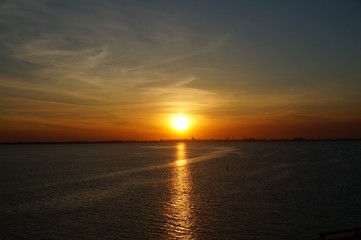 Fototapeta premium sunrise over the sea