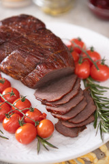 Roastbeef sliced with cherry tomatoes