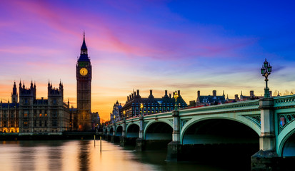 Obraz na płótnie Canvas Sunset over the London skyline