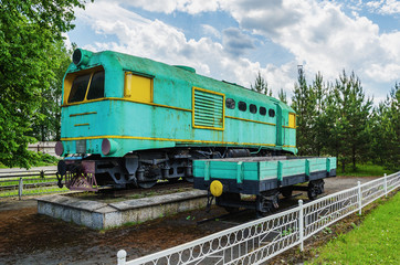 Obraz premium Narrow-gauge locomotive TU-169 on the pedestal.