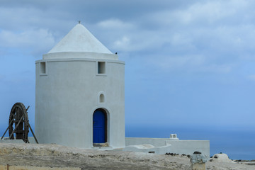 Fototapeta na wymiar Haus auf Santorini in Griechenland