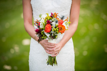 Wedding bride holding a bouquet of flowers