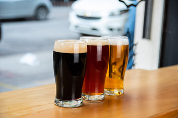 Cerveza Negra Roja Rubia