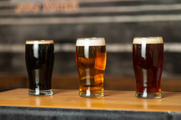 Cerveza Negra Roja Rubia