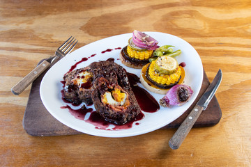 Carne al horno rellena con verduras