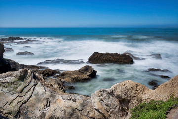 Waves et the Rocky Beach