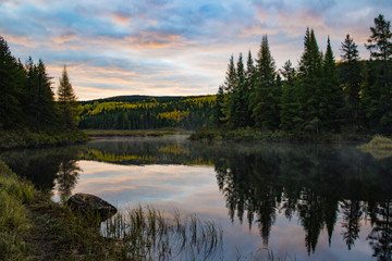 Obraz premium Beautilful landscape from north of Canada at the end of automn