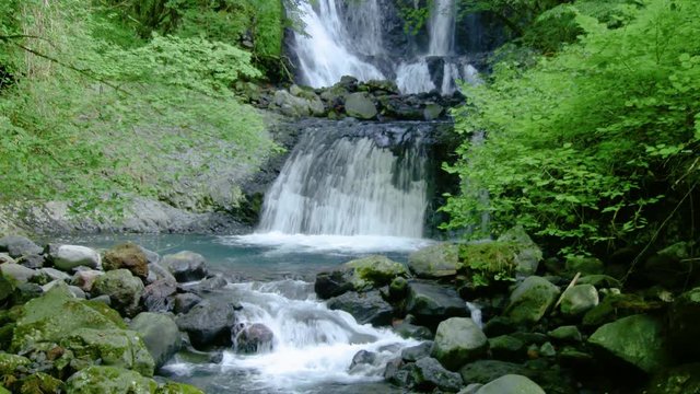 長野県木曽 こもれびの滝