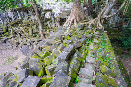 ruin at Beng Mealea temple