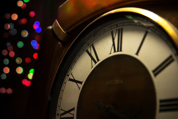 Naklejka na ściany i meble Старые часы новый год