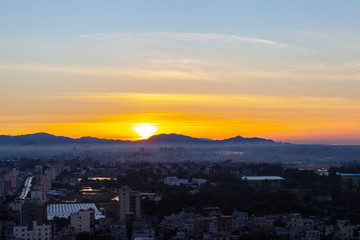 新年　朝日　日の出　霧　薄い