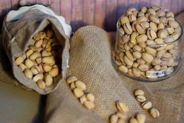 Pistacje, bakalie, orzechy