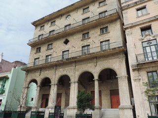 Obraz premium Large Old Cuban Architecture 