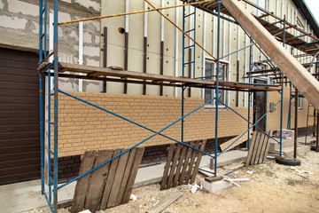 Installing siding on the walls of the house
