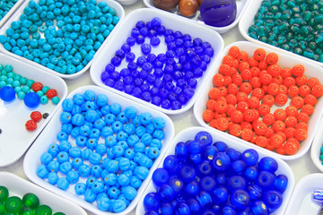 Color bead in plastic tray