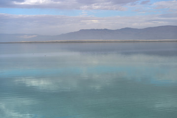 Obraz premium Dead sea seascape in cloudy weather