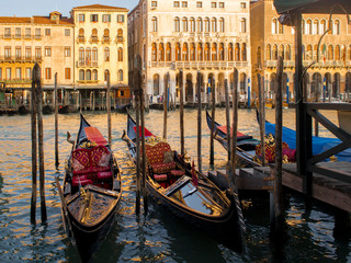 イタリアのベニスの街並みとカナル川