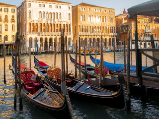 イタリアのベニスの街並みとカナル川