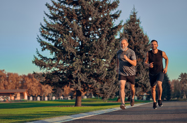 Obraz premium The father and son running on the road