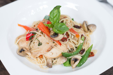 Spaghetti with Grilled Chicken, capsicum, and mushroom