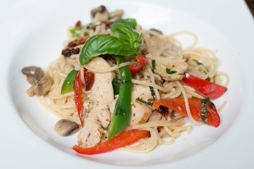 Spaghetti with Grilled Chicken, capsicum, and mushroom