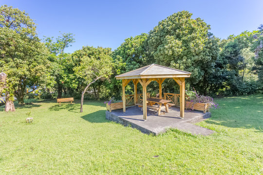 kiosque public pour pique-nique, Bois Blanc, &icirc;le de la R&eacute;union 