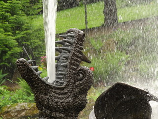 Wasserspeihender Drache