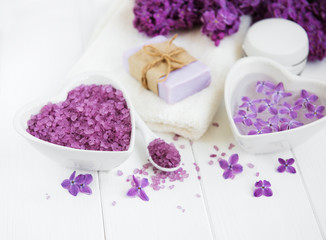 Obraz na płótnie Canvas natural soap with lilac flowers