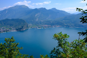 Fototapeta na wymiar Blick auf den Gardasee mit Torbole