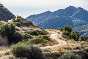 Fototapeta premium Trail through scenic mountains in Topanga, California 
