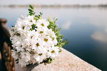 bouquet of white flowers