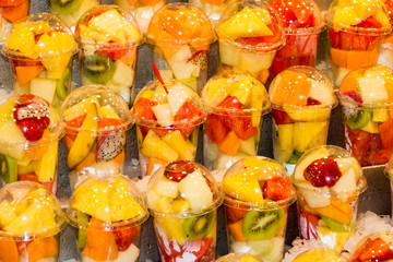 glasses with slices of fresh fruit at the Boqueria market