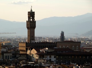 Fototapeta na wymiar Palazzo Vecchio, Palacio Viejo, en la Plaza de la Señoría, en Florencia, Italia. Ayuntamiento de la ciudad (Comune di Firenze).
