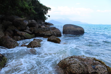 Fototapeta na wymiar The stones and the seawater